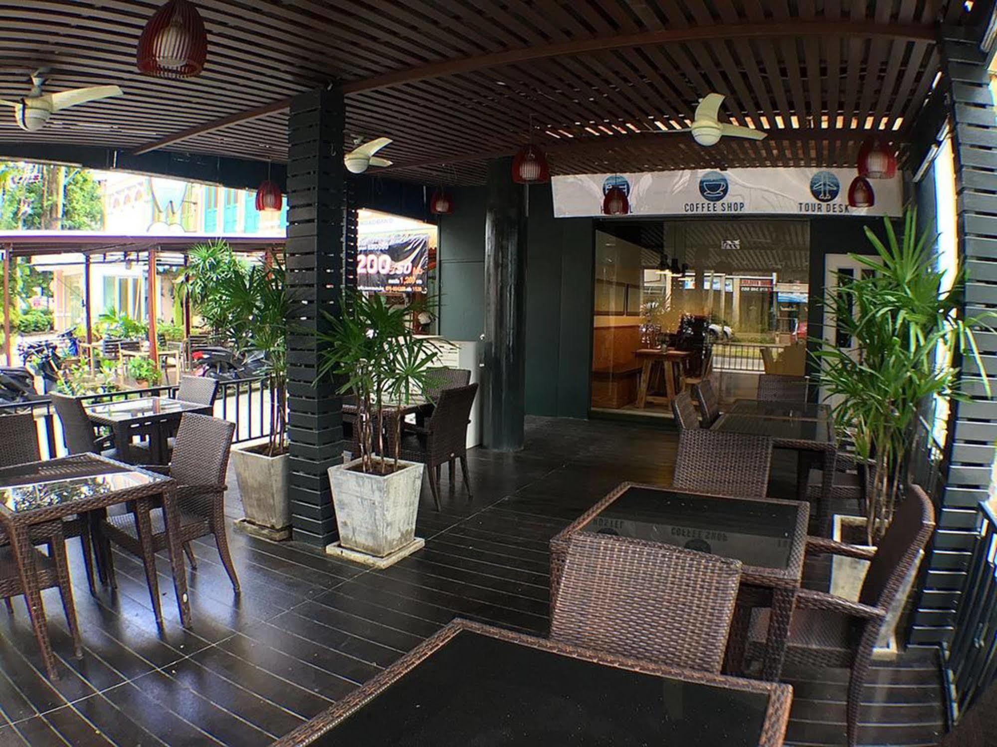 Conmigo Hostel Patong Esterno foto